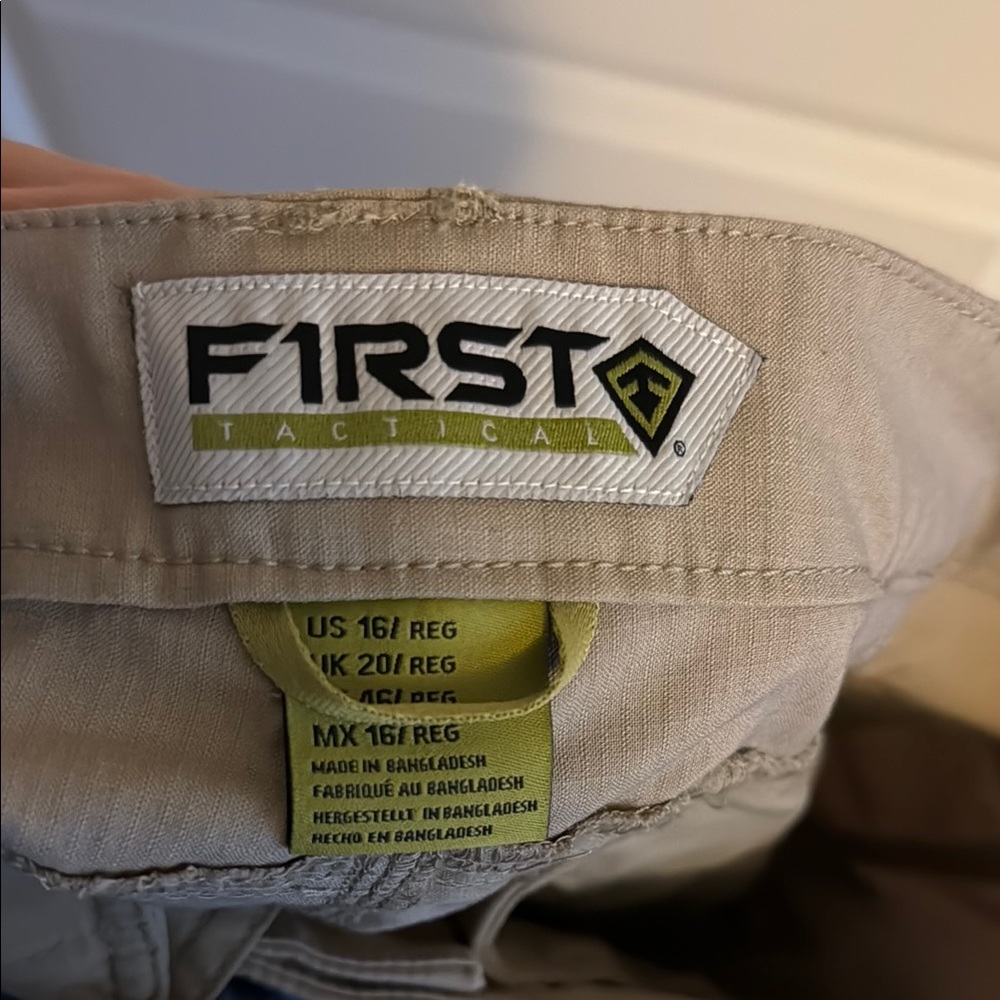 Tan Trousers with Relaxed Fit - Picture 4 of 4